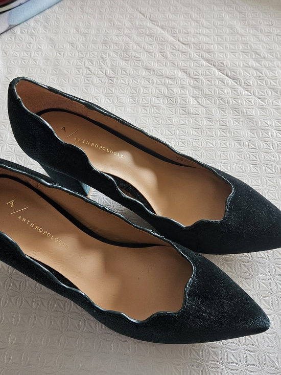 Anthropologie Shoes - Anthropologie Emerald Green Scallop-Edge Velvet Heels